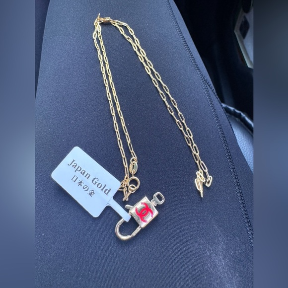 Cc cute Lock Pendant in 18 karat Gold Japan - Picture 1 of 5